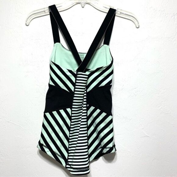 Lululemon Work It Out Tank Top sz 4 Scoop Neck Shelf Bra Black & Mint Athletic - Picture 3 of 5